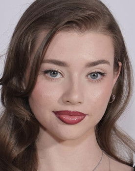 Sydney Taylor as Brooke Amandine