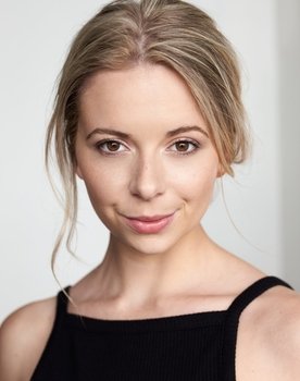 Mia Milnes as Lily Reegan