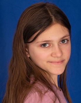 Elyssa Schreiner as Young Cassie