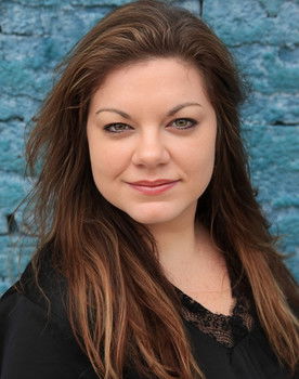 Amanda Bosley as Female Diner Patron