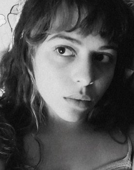 Beatriz Medeiros as Inês