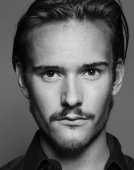 Kasper Dalsgaard as Ole Vestergaard