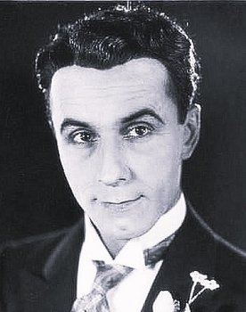 George Beranger as Simpson - Guide