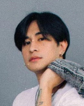 Martin Luigie Venegas as Alistair Ravena