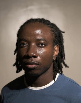 Dika Ofoma as Bar Man