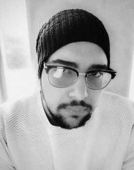 Hatem Emam as Tv Host