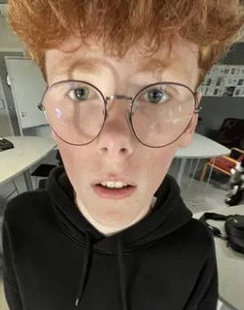 Oscar Gustafsson as Terapeut