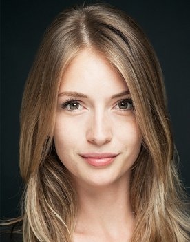 Yasemin Kay Allen as Tomris Toprak