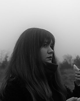 Mina Paunović as Anja