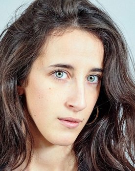 Agnès Hurstel as Loli