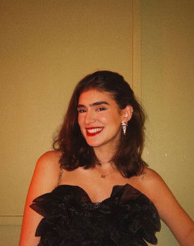 Marri Mamede as Menina Cobra