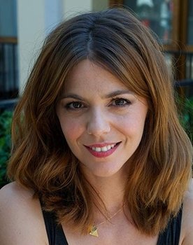Manuela Velasco as Ana