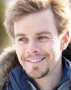 Morgan Kelly as Devan Karloe