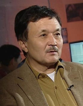 Amanzhol Aituarov as Kanat's dad