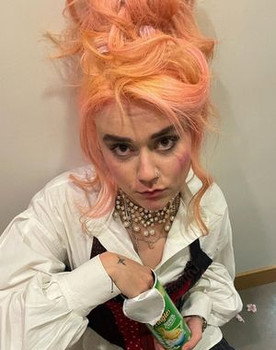 Elifnaz Öngören as Çiğdem