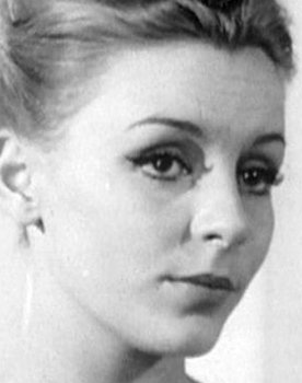 Sylvie Coste as Evelyne
