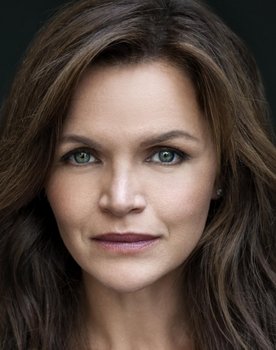 Stine Stengade as Sandra