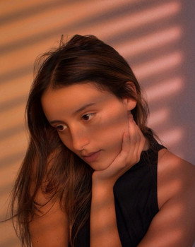 Ariana Cardozo as Abril