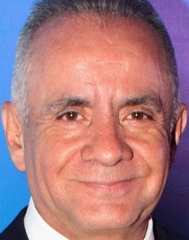 Álvaro Guerrero as Gustavo