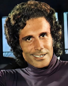 Hilton Prado as Apresentador