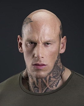 Martyn Ford as Shao Kahn