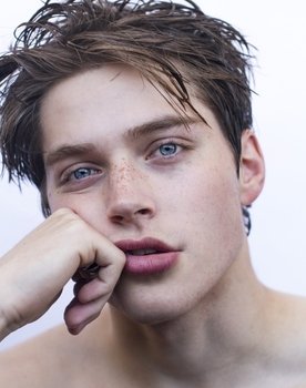 Froy Gutierrez Photo