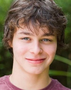 Michel Joelsas as Álvaro