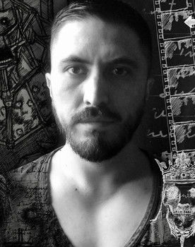 Iñaki Oñate as Voice