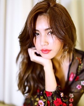 Nita Xia as Gong Lan Lan
