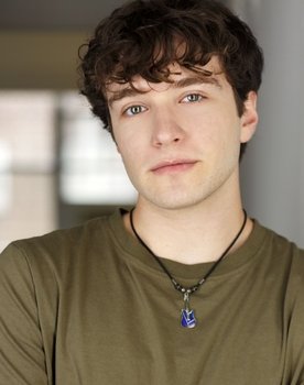 Emmett Schatell-Prince as Lincoln