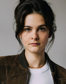 Alice Daubelcour as Sarah Lamarre