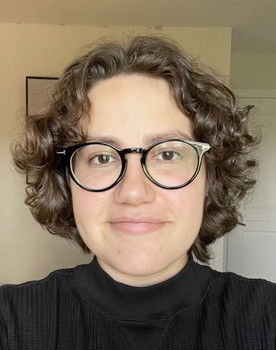 Odeya Leikin as Betsy Ellen Andersen