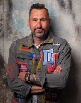 Uwe Vaník as Joe