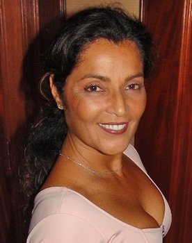 Angelina Muniz as Cassandra Fontes Martinelli