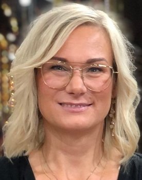 Stine Sara as Sig selv