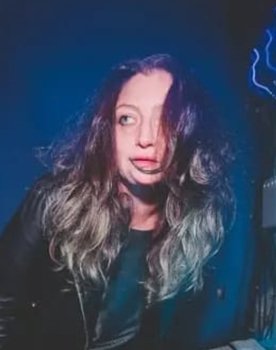 Júlia Barth as Carmem