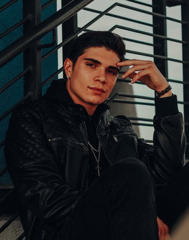 Drew Lopez