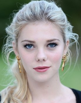 Claire Julien as Chloe