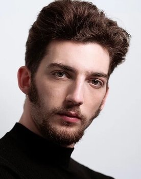 Roque Ruiz as Raúl