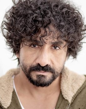 Milton Lopezarrubla as Víctor "El Paisita"