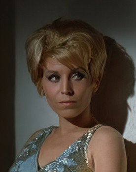 Renate Birgo as Dairywoman