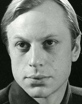 Yuri Bogatyryov as Romashov
