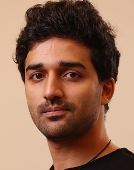 Baraa Alem as Hamza