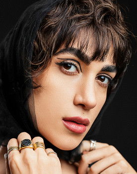 Sara Sayadi as Setare