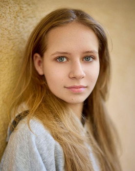Anna Wittowsky as Rapunzel (als Kind)