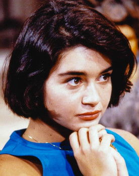 Alexandra Marzo as Carola Sampaio