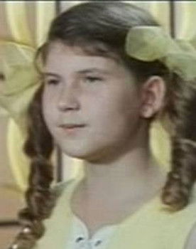 Marina Baikina as Валя Тузова