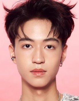 Todsawat Loylertrit as Khom