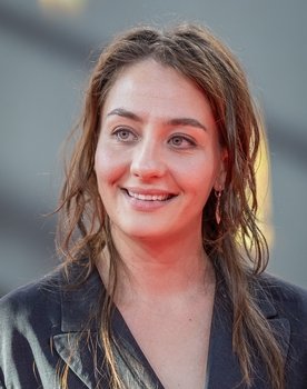 Marie Bloching as Paula