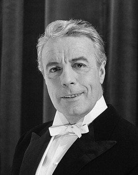 Johannes Heesters as Georges Duroy genannt Bel Ami